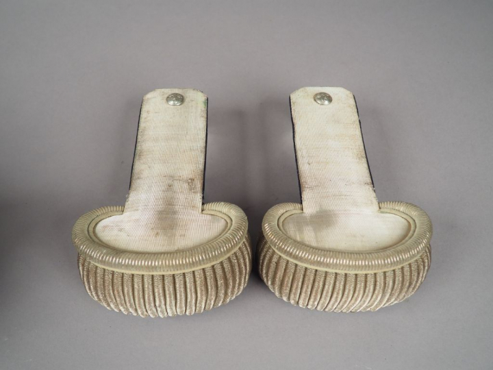 Paire d’épaulettes de Colonel Second Empire, dans une grande boite rec