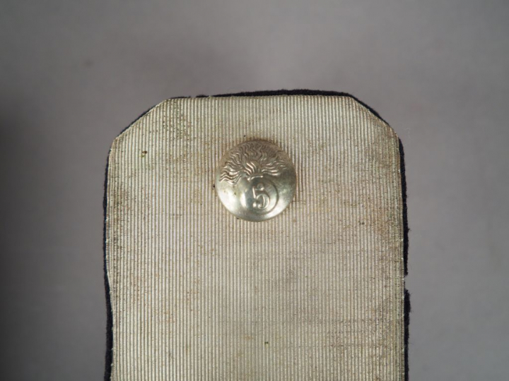 Paire d’épaulettes de Colonel Second Empire, dans une grande boite rec