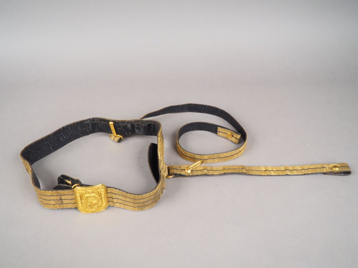Ceinturon d’Officier de grande tenue en cuir noir habillé de passement