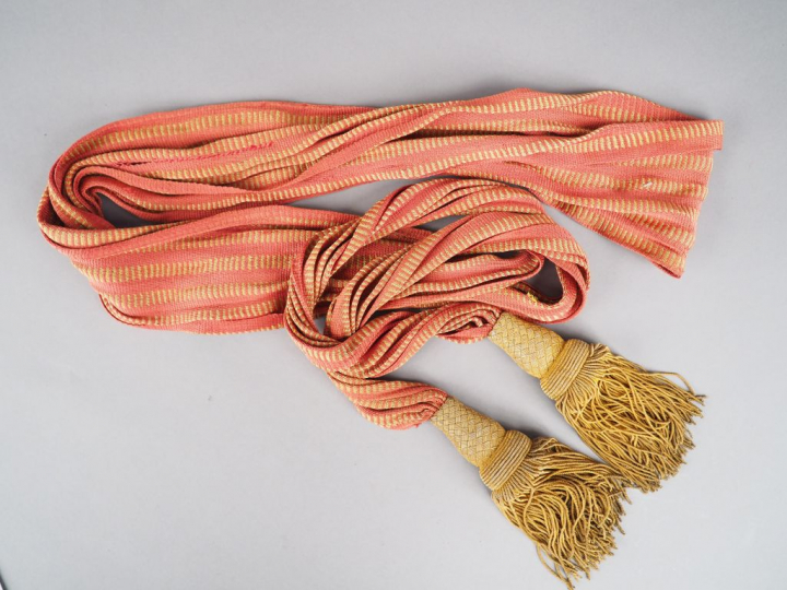 Belle ceinture écharpe en tressage de passementerie argent et rouge, d