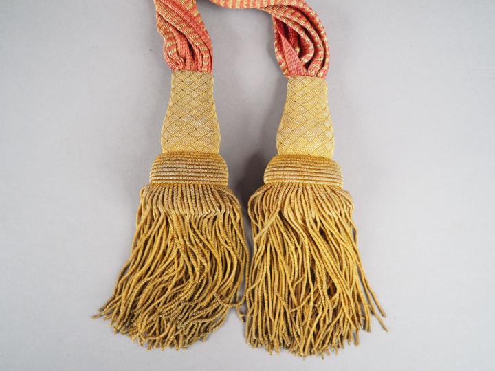 Belle ceinture écharpe en tressage de passementerie argent et rouge, d