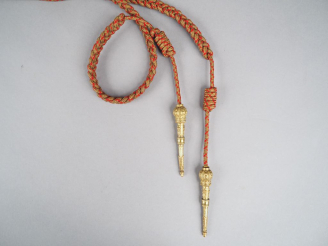 Vente aux enchères Belle aiguillettes en tressage partiel à deux brins de passementerie d