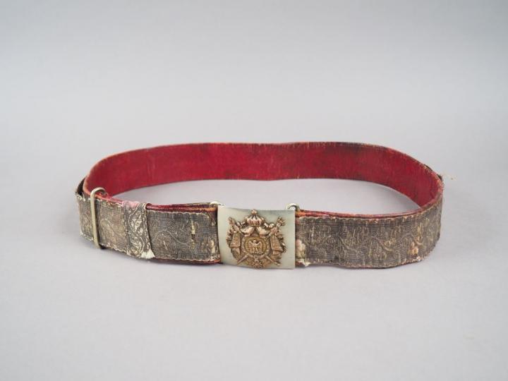 Beau et large ceinturon de grande tenue, ceinturon en maroquin rouge a