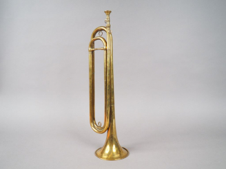 Vente aux enchères Trompette de cavalerie en laiton, marquage sur le pavillon : « Ouvrier