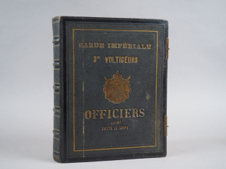 Vente aux enchères Grand album avec titre doré sur la couverture « Garde impériale 3ème V