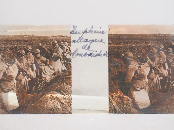 Appareil de vues stéréoscopiques sur verre dans son coffret en bois, a