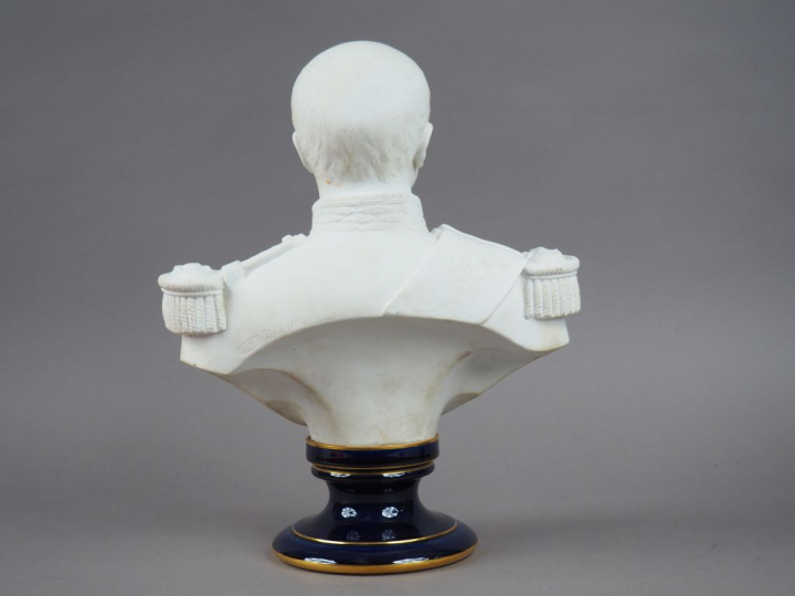 FORGEOT « Portrait de Mac Mahon en buste » Sujet en porcelaine et bisc