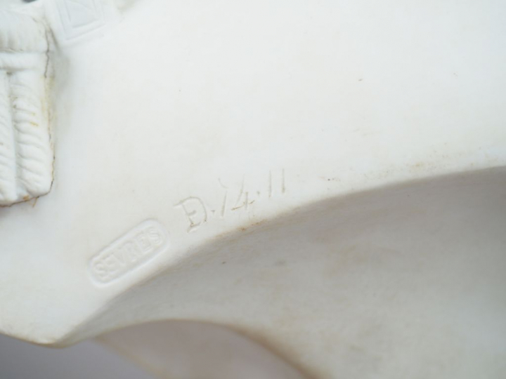 FORGEOT « Portrait de Mac Mahon en buste » Sujet en porcelaine et bisc