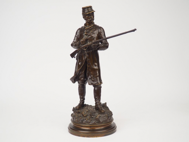 ANFRIE « Officier d’infanterie » Sculpture en bronze.  Signée.  H. 41 