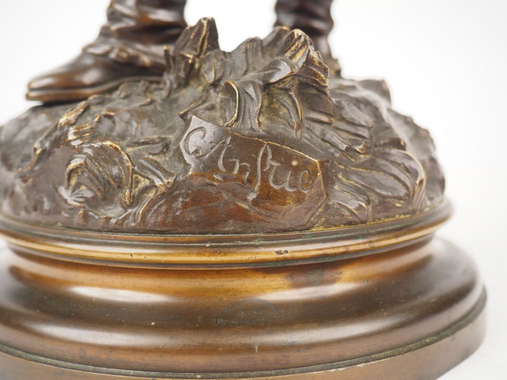 ANFRIE « Officier d’infanterie » Sculpture en bronze.  Signée.  H. 41 