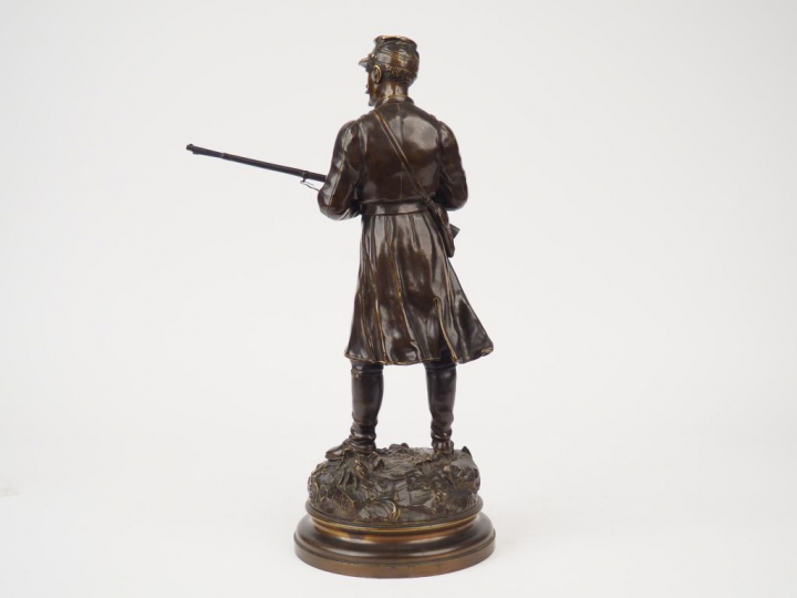 ANFRIE « Officier d’infanterie » Sculpture en bronze.  Signée.  H. 41 