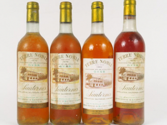 Vente aux enchères 4 BOUTEILLES TERRE NOBLE SAUTERNES : 1 de 1976 - 2 de 1978 - 1 de 1982