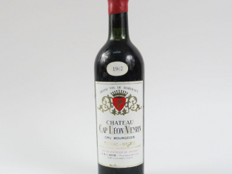 Vente aux enchères 1 BOUTEILLE CHÂTEAU CAP LÉON VEYRIN CB LISTRAC  -1947 - BG/CAPSULE CIR