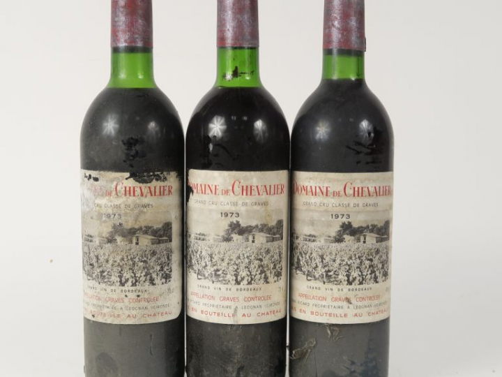 3 BOUTEILLES DOMAINE DE CHEVALIER GCC GRAVES - 1973 - 1 BG/2 LB/2 ELA