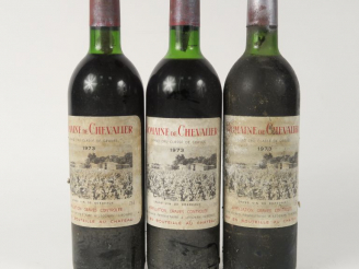 Vente aux enchères 3 BOUTEILLES DOMAINE DE CHEVALIER GCC GRAVES - 1973 - 2 LB/1 HEP