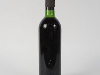 Vente aux enchères 1 BOUTEILLE CHÂTEAU BEYCHEVELLE GCC ST JULIEN - 1975 - LB/SE/CAPS DÉCO