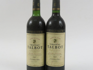 Vente aux enchères 2 BOUTEILLES CHÂTEAU TALBOT GCC ST JULIEN - 1982 - 1 LB