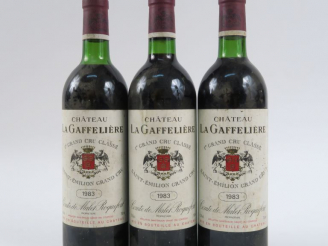 Vente aux enchères 3 BOUTEILLES CHÂTEAU LA GAFFELIÈRE 1er GCC ST EMILION - 1983 - 1 BG++/