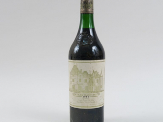 Vente aux enchères 1 BOUTEILLE CHÂTEAU HAUT BRION 1er GCC GRAVES - 1984 - 3 CM