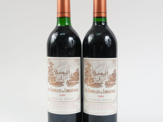 Vente aux enchères 2 BOUTEILLES LES TOURELLES DE LONGUEVILLE PAUILLAC - 1986 - 1 BG