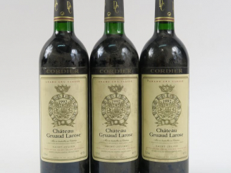 Vente aux enchères 3 BOUTEILLES CHÂTEAU GRUAUD LAROSE GCC ST JULIEN - 1992 - 2 BG+/1 BG