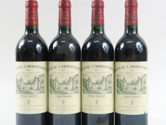Vente aux enchères 4 BOUTEILLES CHÂTEAU CARBONNIEUX GCC GRAVES - 2003