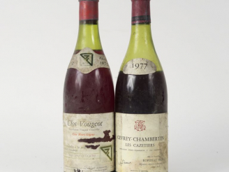 Vente aux enchères 2 BOUTEILLES : 1 GEVREY CHAMBERTIN 'LES CAZETIERS' ROPITEAU 1977 7.5 C