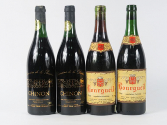 Vente aux enchères 4 BOUTEILLES : 2 BOURGUEUIL M. THIBAULT 1988 - 2 CHINON DOMAINE DE LA 