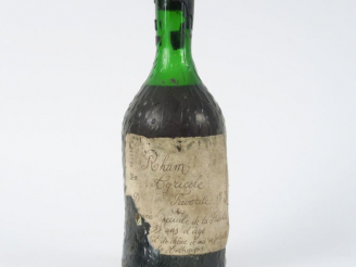 Vente aux enchères 1 BOUTEILLE RHUM FAVORITE 'CUVÉE SPÉCIALE DE LA FLIBUSTE' 33 ANS D'ÂGE