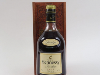 Vente aux enchères 1 BOUTEILLE COGNAC HENNESSY 'PRIVILÈGE' VSOP - COFFRET