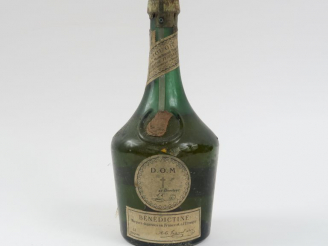 Vente aux enchères 1 TRÈS VIEILLE BOUTEILLE BÉNÉDICTINE D.O.M