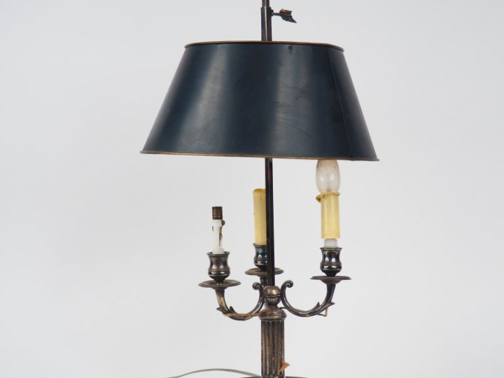 Lampe bouillotte de style Louis XVI en bronze argenté et tôle verte éc