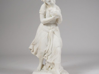 Vente aux enchères METELLO MOTELLI. "Marchande d'amours". Sculpture en marbre de Carrare.