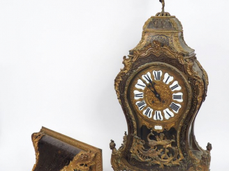 Vente aux enchères Grand cartel Régence en marqueterie boulle et bronze. Signé Balthazar 