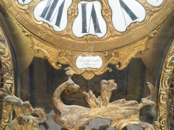 Grand cartel Régence en marqueterie boulle et bronze. Signé Balthazar 