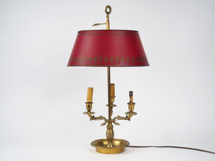 	Lampe bouillotte de style Empire en bronze, éclairant à trois lumière