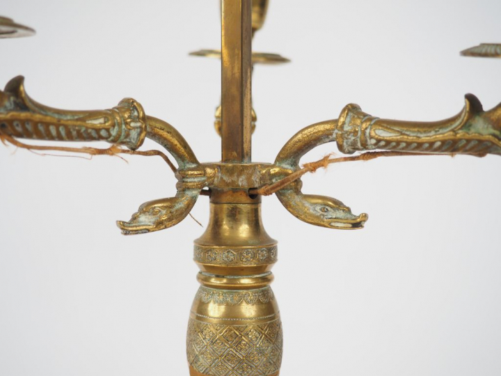 	Lampe bouillotte de style Empire en bronze, éclairant à trois lumière