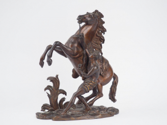 Vente aux enchères 	COUSTOU (d’après) « Cheval de Marly » Sculpture en bronze à patine mé