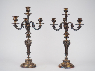 Vente aux enchères Paire de candélabres Napoléon III de style Louis XVI en bronze argenté