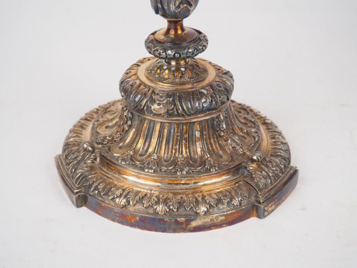 Paire de candélabres Napoléon III de style Louis XVI en bronze argenté