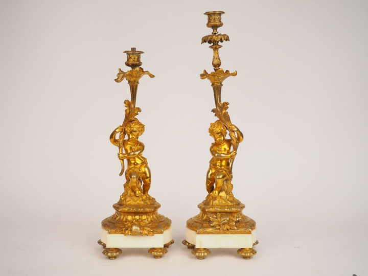 	Paire de bougeoirs Napoléon III de style Louis XVI en bronze doré et 