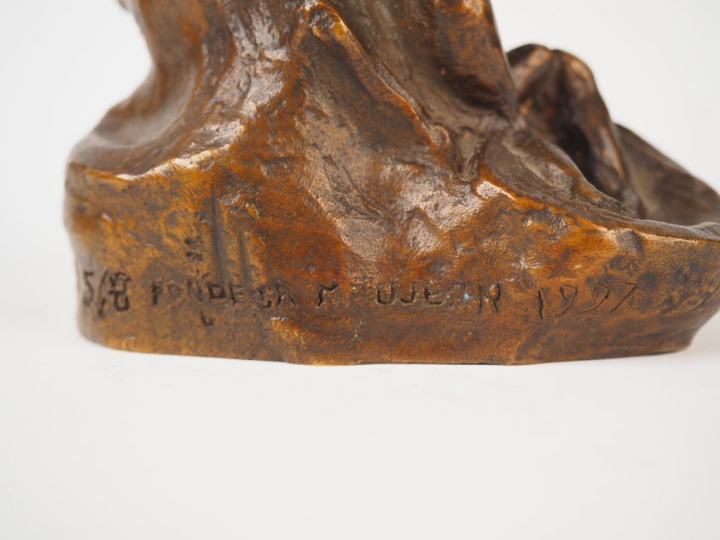 BLONDEL. "La muse" Sculpture en bronze à patine médaille. Signée.  H. 