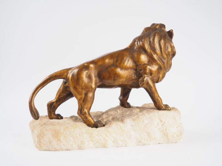 DE FIESOLE « Lion rugissant » Sculpture en marbre blanc et bronze à pa