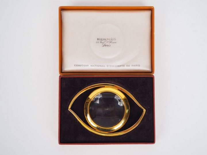 	HERMES. Loupe en forme d'œil d'horus dans son coffret.