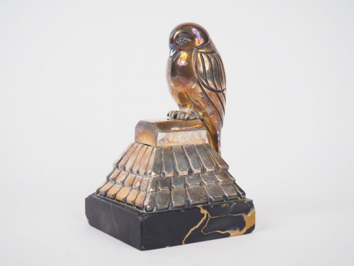	F.H DANVIN « Oiseau perché » Sujet en bronze argenté et marbre portor