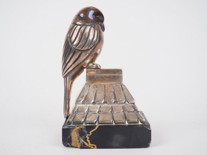 	F.H DANVIN « Oiseau perché » Sujet en bronze argenté et marbre portor