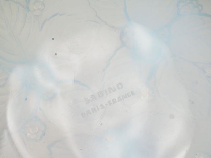 SABINO. Dix différents sujets en verre opalescent. Signés