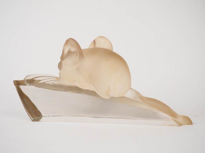 	Sculpture Art déco en verre ou cristal  « Souris » Dim. 13 x 22,5 cm