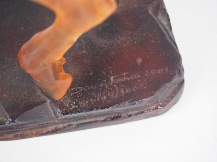 	DAUM. Sculpture en pâte de verre ambrée « Cheval ».  Signée H. 24 cm
