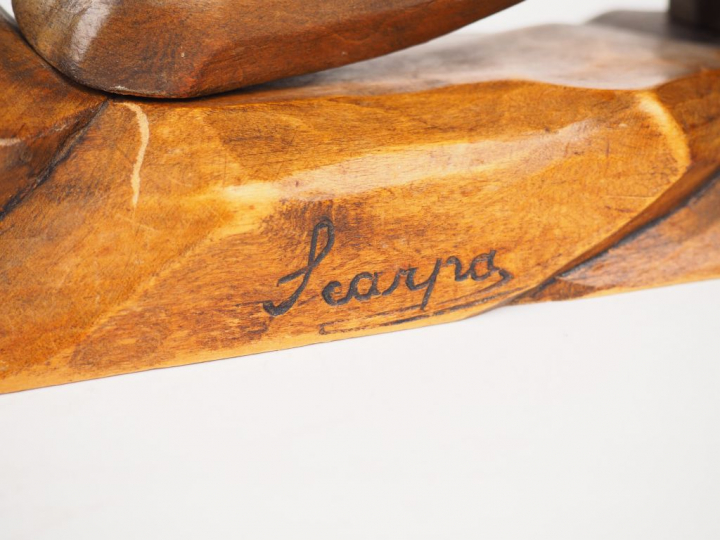 SCARPA  « Le tigre » Sujet en bois sculpté et teinté Dim. 23 x 59,5 cm